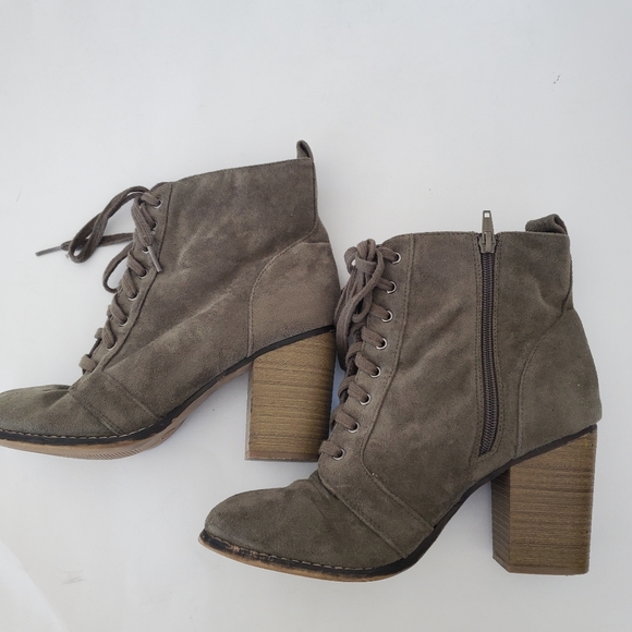 CANDIE'S Sz 9.5 Faux Olive Green Suede Side Zip Laces Bootie 3.5" Block Heel EUC - Picture 9 of 14